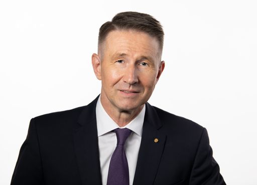 Die Bestnote "exzellent" für Karrierechancen freut Harald
Pankowski, Mitglied des Vorstands der Deutschen Vermögensberatung
Bank AG, besonders (Quelle: DVAG) / Weiterer Text über ots und
www.presseportal.de/nr/131212 / Die Verwendung dieses Bildes ist für
redaktionelle Zwecke unter Beachtung ggf. genannter
Nutzungsbedingungen honorarfrei. Veröffentlichung bitte mit
Bildrechte-Hinweis.