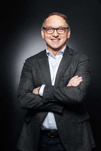 Frank Carsten Herzog / HZG Group: 3D-Druck-Pioniere starten
VC-Fonds und Inkubator mit eigenem Forschungs- und
Entwicklungszentrum in Lichtenfels, Bayern / Weiterer Text über ots
und www.presseportal.de/nr/159177 / Die Verwendung dieses Bildes ist
für redaktionelle Zwecke unter Beachtung ggf. genannter
Nutzungsbedingungen honorarfrei. Veröffentlichung bitte mit
Bildrechte-Hinweis.