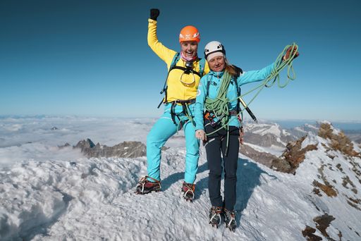 Beatrice Egli mit Bergführerin Suzanne Hüsser auf
dem Gipfel des Matterhorns