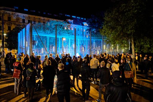  Käfigkonzert am Schuhmeierplatz (1160) mit Lukas
König, Wiener Symphoniker und KeKe