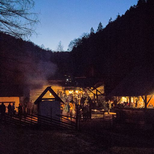 Erleben Sie eine besinnliche Adventwanderung durch
das Tal der Geschichte(n)