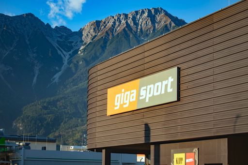 Um 3 Mio. Euro modernisiert: Gigasport Innsbruck
eröffnet neu - Außenansicht