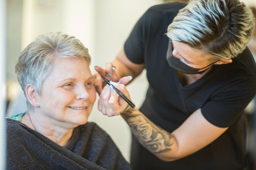 Vorschau Bild von Lebenshilfe Mürztal mit Kundinnen und Kunden zu Besuch im dm
friseur- und kosmetikstudio