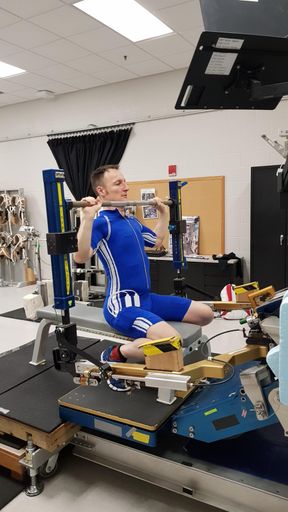 Astronaut Matthias Maurer trainiert mit
EasyMotionSkin für die Mission "Cosmic Kiss"