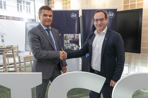 Vorschau Bild von https://www.apa-fotoservice.at/galerie/27007 Wien. Im Bild: Erich
Steinreiber, CEO von ISS Österreich,Denkmal-, Fassaden- und
Gebäudereinigung Host: Awi Lifshitz, Host und Geschäftsführer
weXelerate
