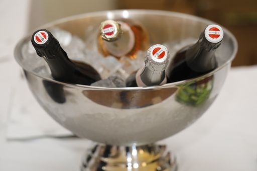 Anlässlich des Tags des Österreichischen Sekts
laden die österreichischen Sekthersteller in ihre Keller ein zu
Verkostungen, Kellerführungen sowie diverse Sekt- und
Speisen-Specials bis hin zum Sekt-Galamenü.