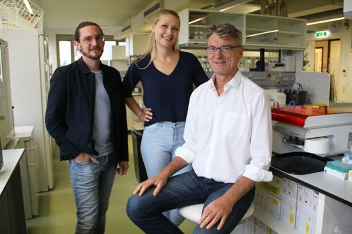 Die Forschergruppe aus Salzburg Michael Unger,
Katharina Strempfl und Prof. Ludwig Aigner (v. li nach re).