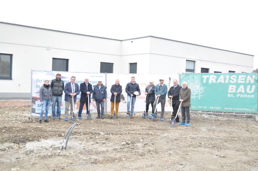 Symbolträchtiger Spatenstich für den Zubau der
Tierklinik St. Pölten