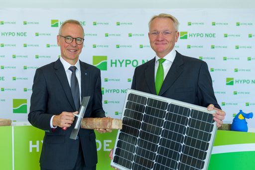 HYPO NOE unterzeichnet klimaaktiv
Klimaschutzinitiative des Klimaschutzministeriums. Gemeinsam mit
zehn weiteren österreichischen Unternehmen verpflichtet sich die
Bank, ihren CO2-Fußabduck bis 2030 mindestens zu halbieren
