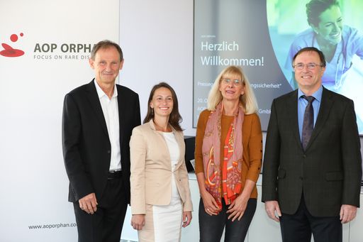 https://www.apa-fotoservice.at/galerie/26460 Im Bild v.l.n.r.:
Andreas Steiner (Group CEO, AOP Orphan International AG Group CEO),
Agnes Kohl (Chief Operating Officer), Eva Otter (Vizepräsidentin
PH-Austria, Initiative Lungenhochdruck), Georg Fischer (CEO, AOP
Orphan Pharmaceuticals GmbH)