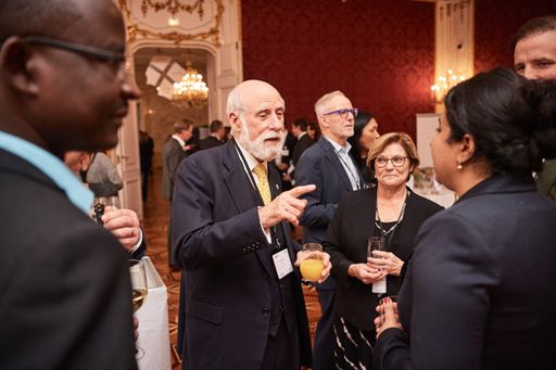 Vinton Cerf, der „Vater des Internets“ Im Gespräch
mit Teilnehmern des Forums 2019