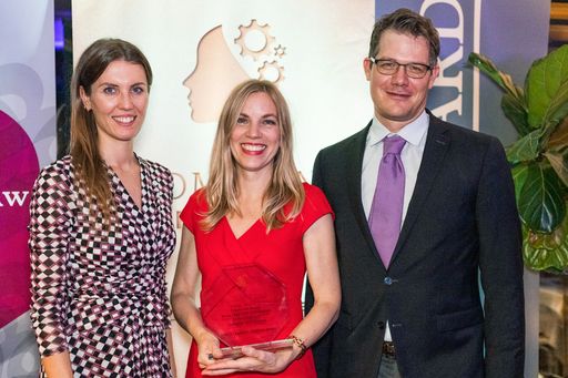  Die glücklichen Gewinner*innen des Awards für
"Beste Legal Tech Innovation 2021"