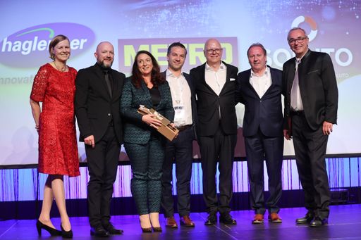 Vorschau Bild von Von links: die HOGAST-Vorstände Barbara Schenk und
Richard Wisdom, Gudrun Peter, die ihre Funktionsperiode als
stellvertretende Aufsichtsratsvorsitzende beendet hat, sowie die
verbleibenden Aufsichtsräte Werner Magedler (Wien, Vorsitzender),
Wolfgang Burgschwaiger (Salzburg), Josef Greil (Tirol) und Peter
Ochensberger (Steiermark, neuer Vorsitzender-Stellvertreter).