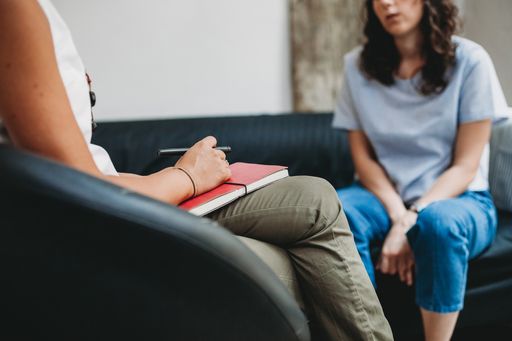 Im Rahmen des Projekts "Klinisch-psychologische Behandlung und
Kunsttherapie im Rahmen von fit2work" werden aktuell 500 KlientInnen
österreichweit betreut.