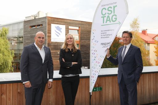 v.l.n.r. Armin Mahr (CEO Fachhochschule Wiener
Neustadt), Daniela Knieling (respACT-Geschäftsführerin), Wolfgang
Anzengruber (Consultant & respACT-Vorstandsmitglied) © Guenther
Peroutka