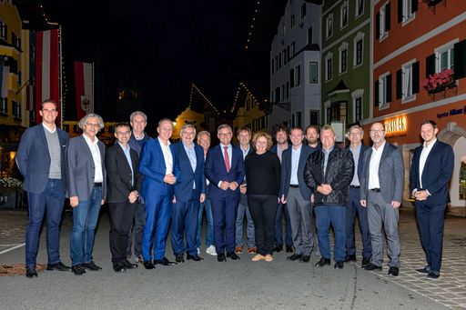  Staatssekretär Dr. Magnus Brunner (BMK) bei der
Jahreshauptversammlung des VKÖ, Verband kommunaler Unternehmen
Österreichs in Kitzbühel, 21.10.2021