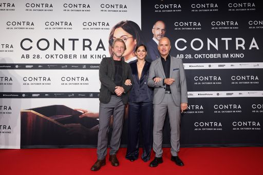 COLOGNE, GERMANY - OCTOBER 25: Sönke Wortmann, Nilam Farooq,
Christoph Maria Herbst attend the premiere of "Contra" at Cinedom on
October 25, 2021 in Cologne, Germany. (Photo by Andreas Rentz/Getty
Images for Constantin Film) / Weiterer Text über ots und
www.presseportal.de/nr/12946 / Die Verwendung dieses Bildes ist für
redaktionelle Zwecke unter Beachtung ggf. genannter
Nutzungsbedingungen honorarfrei. Veröffentlichung bitte mit
Bildrechte-Hinweis.