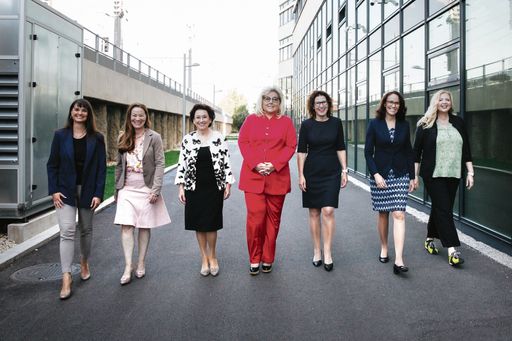  Der Vorstand von Frau in der Wirtschaft Wien: V.l.:
Alexandra Psichos, Petra Felber, Margarete Kriz-Zwittkovits, Tanja
Marta-Cellnigg, Verena Wiesinger, Kasia Greco, Petra Hirnschall.