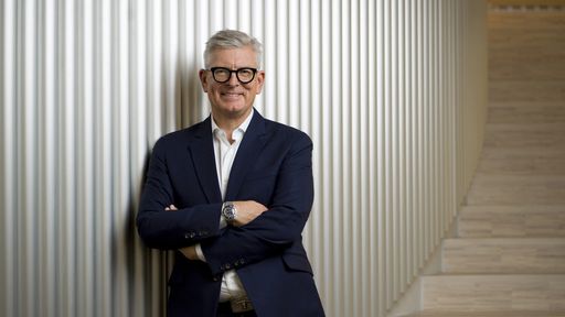 Börje Ekholm, Präsident und CEO von Ericsson, sagt: "Die EU und
das Vereinigte Königreich haben sich ehrgeizige Ziele zur
Verringerung der Kohlenstoffemissionen gesetzt, die einen Wandel in
der gesamten Gesellschaft erfordern. Diese neue Analyse zeigt, dass
Konnektivität und insbesondere 5G für das Erreichen dieser
Dekarbonisierungsziele von entscheidender Bedeutung sind. Es ist
schwer vorstellbar, wie diese Ziele erreicht werden sollen, wenn der
Ausbau der digitalen Infrastruktur in Europa nicht so schnell
vorangetrieben wird wie in anderen führenden Ländern und Regionen
der Welt." / Weiterer Text über ots und www.presseportal.de/nr/13502
/ Die Verwendung dieses Bildes ist für redaktionelle Zwecke unter
Beachtung ggf. genannter Nutzungsbedingungen honorarfrei.
Veröffentlichung bitte mit Bildrechte-Hinweis.