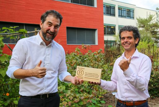 Jonathan Normand, CEO B Lab Switzerland, und Michael Brenner,
Mitglied der Geschäftsleitung von Weleda / Weiterer Text über ots
und www.presseportal.de/nr/25239 / Die Verwendung dieses Bildes ist
für redaktionelle Zwecke unter Beachtung ggf. genannter
Nutzungsbedingungen honorarfrei. Veröffentlichung bitte mit
Bildrechte-Hinweis.