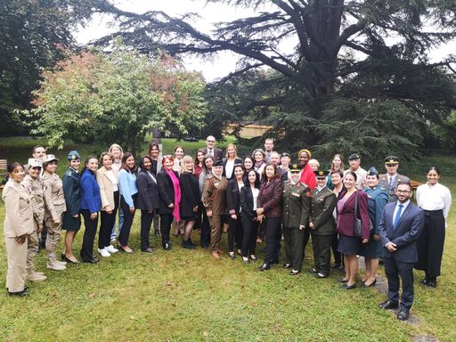 Vorschau Bild von Gruppenbild im Garten des Bruno Kreisky Forums