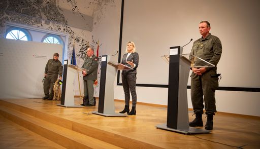 02 11 2021 Pressekonferenz zum Endbericht der
Corona-Spürhundeausbildung mit Bundesministerin Klaudia Tanner