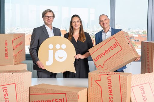 Mit Universal wächst der jö Bonus Club auf 17
Partner an: jö Geschäftsführung Mario Günther Rauch Hanna Maier und
mit Universal-Geschäftsführer Harald Gutschi.
