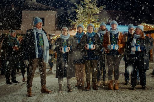 Die halbe Grundgebühr: Ein Leben lang. In den
aktuellen Weihnachtstarifen von Drei. Mit Top-Smartphones zum
Spezialpreis und ohne Aktivierungsentgelt.