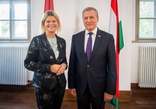 Vorschau Bild von 04 11 2021 Grenztreffen mit Verteidigungsminister
S.E. Tibor Benkö in Sopron..
