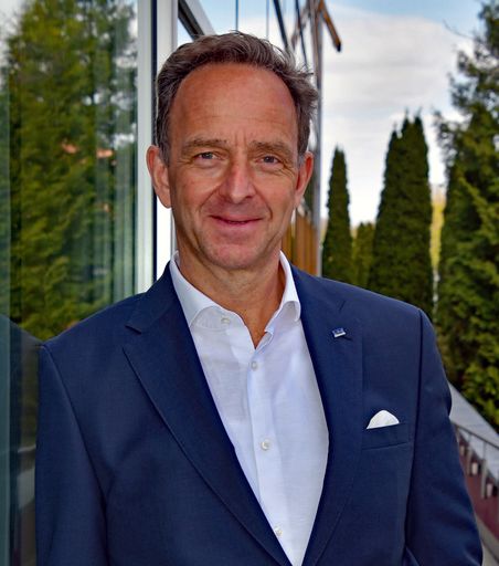 Vorschau Bild von Hohmann Matthias, Night Star
Express-Geschäftsführer