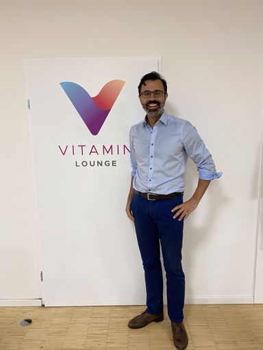  Dr. Orang Seyeddain eröffnet den neuen Vitamin
Lounge Standort in seiner Augenarzt-Praxis am Ginzkeyplatz 10!