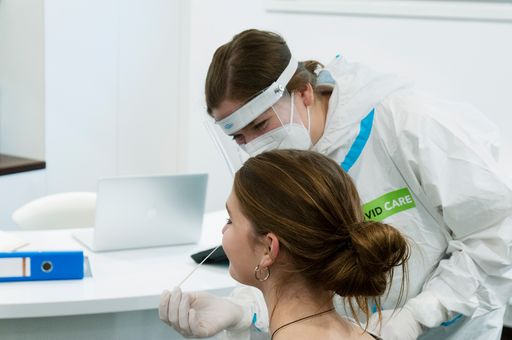 Vorschau Bild von COVID CARE PCR-Test Abnahme im Unternehmen