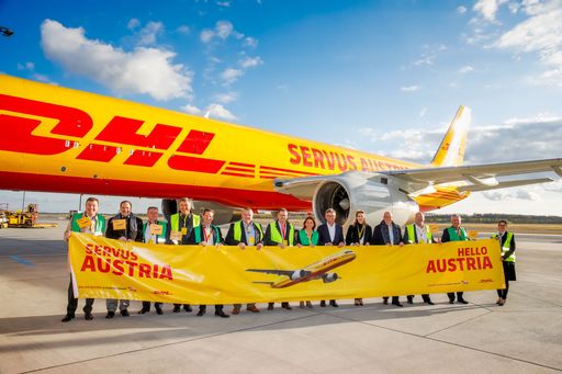 Vorschau Bild von DHL Express & Partner feiern die Ankunft der ersten
registrierten Maschine