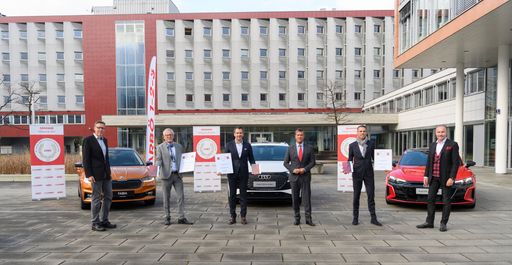 Vorschau Bild von ARBÖ: Großer Österreichischer Automobilpreis 2021.
v.l.n.r.: Mario Ehrnhofer, Chefredakteur Freie Fahrt; Max Egger,
Geschäftsführer Skoda Österreich; Bernhard Loos, Marketingleiter
Audi Österreich; Dr. Peter Rezar, ARBÖ-Präsident; Thomas Beran, Audi
Markenleiter Österreich; KommR. Mag. Gerald Kumnig,
ARBÖ-Generalsekretär