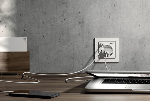 Smart-Home-Pionier Gira hat eine neue
SCHUKO-Steckdose mit integriertem USB-A-Port und USB-C-Port auf den
Markt gebracht. Die neue Steckdose ist ab sofort auch bei
Österreichs führenden Elektrofachbetrieben erhältlich.