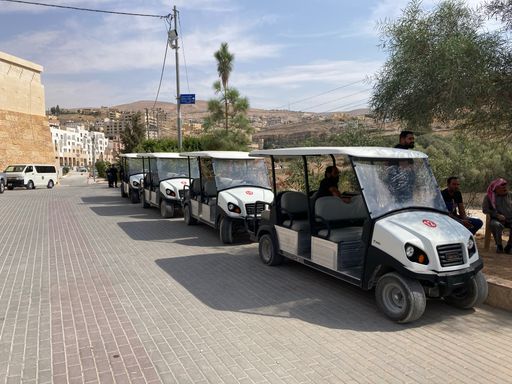 Vorschau Bild von Die neuen Elektrofahrzeuge in Petra