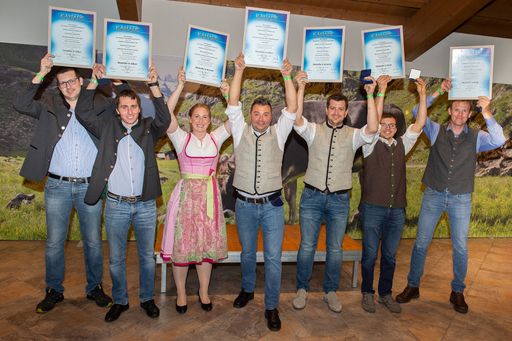 Das Team der Erlebnissennerei Zillertal freut sich
über die vielen Medaillen