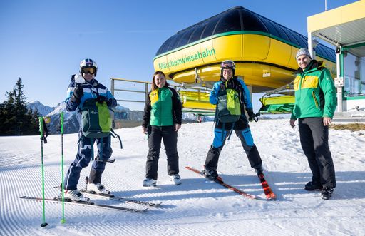 Mit Josef Lanner aus Abtenau und Susi Lux aus Schladming wurden
die ersten Skifahrer auf der Planai in dieser Saison begrüßt.