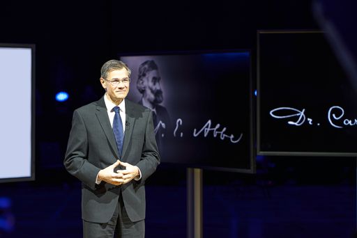 ZEISS Group President and CEO Dr. Karl Lamprecht during the
virtual event to mark ZEISS' 175th anniversary at the Volkshaus in
Jena (©ZEISS). / Weiterer Text über ots und
www.presseportal.de/nr/69120 / Die Verwendung dieses Bildes ist für
redaktionelle Zwecke unter Beachtung ggf. genannter
Nutzungsbedingungen honorarfrei. Veröffentlichung bitte mit
Bildrechte-Hinweis.