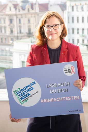 Andrea Brunner, Geschäftsfüherin der Aids Hilfe
Wien ruft zum HIV-Test auf. Die Europäische HIV- und
Hepatitis-Testwoche möchte ein Bewusstsein dafür schaffen an einen
HIV-Test zu denken.