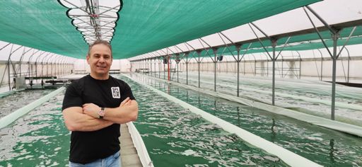 Vorschau Bild von Spirulix-Gründer & Algenbauer Karl Pfiel auf seiner Algenfarm