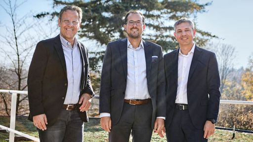 Ab Januar lenkt das Vorstandstrio mit Dierk Mutschler (links),
Steffen Szeidl (Mitte, Sprecher des Vorstands) und Marc Schömbs
(rechts) die Drees & Sommer-SE. / Marc Schömbs wird Mitglied des
Vorstands der Drees & Sommer SE © Drees & Sommer SE / Weiterer Text
über ots und www.presseportal.de/nr/134210 / Die Verwendung dieses
Bildes ist für redaktionelle Zwecke unter Beachtung ggf. genannter
Nutzungsbedingungen honorarfrei. Veröffentlichung bitte mit
Bildrechte-Hinweis.