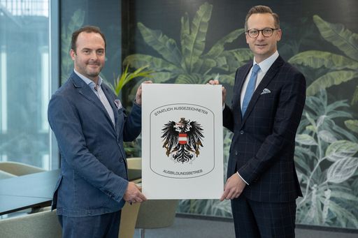  Die im Juni 2020 gestartete Lehrlingsinitiative der
AUVA vervierfachte die Ausbildungsplätze und brachte die
Auszeichnung zum „Staatlich ausgezeichneten Ausbildungsbetrieb“
durch das Bundesministerium für Digitalisierung und
Wirtschaftsstandort ein.