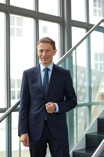 Vorschau Bild von Für Günter Waldl, technischer Leiter bei Leube, ist
die Abwärmenutzung ein wichtiger Beitrag zum Klimaschutz. Copyright:
Leube Gruppe