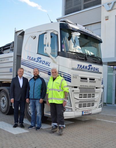 Vorschau Bild von Trans Hohl LKW ausgestattet mit dem neuen
Abbiegeassistenten von EYYES mit dem Team Volvo, EYYES, TransHohl
