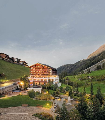 Vorschau Bild von Außenansicht des ****Superior Hotel Alpenhof Hintertux