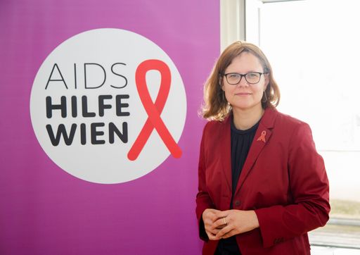Andrea Brunner, Geschäftsführerin der Aids Hilfe
Wien - "Wir kämpfen gegen strukturellle Ungleichheiten, um die
UNAIDS Ziele zu erreichen!"