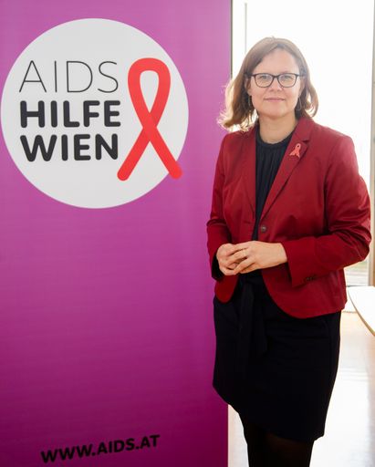Vorschau Bild von Aids Hilfe Wien Geschäftsführerin informiert zum
Welt-AIDS-Tag