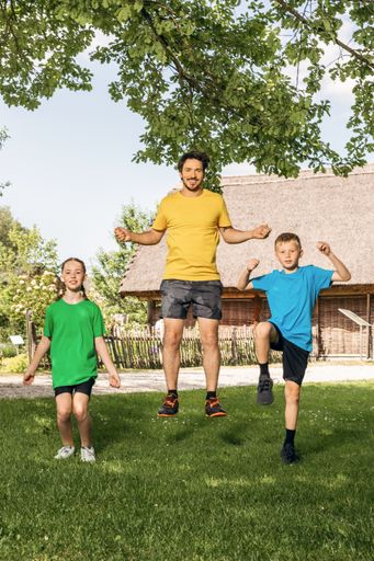 Felix Neureuther und ServusTV starten neue Initiative für mehr
Bewegung bei Kindern , die „BEWEG DICH SCHLAU CHAMPIONSHIP“