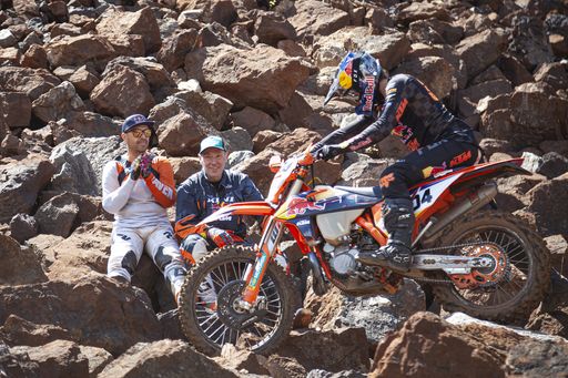 Vorschau Bild von Manuel Lettenbichler (Red Bull KTM Factory) gibt
Fahrtechnik-Tipps im legendären red Bull Erzbergrodeo
Streckenabschnitt "Carl's Dinner"